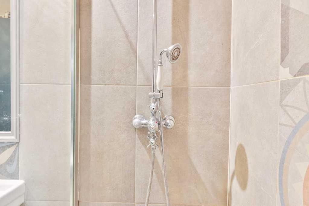 Appartamento Lovely Loft With 2 Bedrooms Air Conditioned Parigi